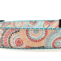 Persnickety Pets: Classic dog collar - sunburst on mist, detail