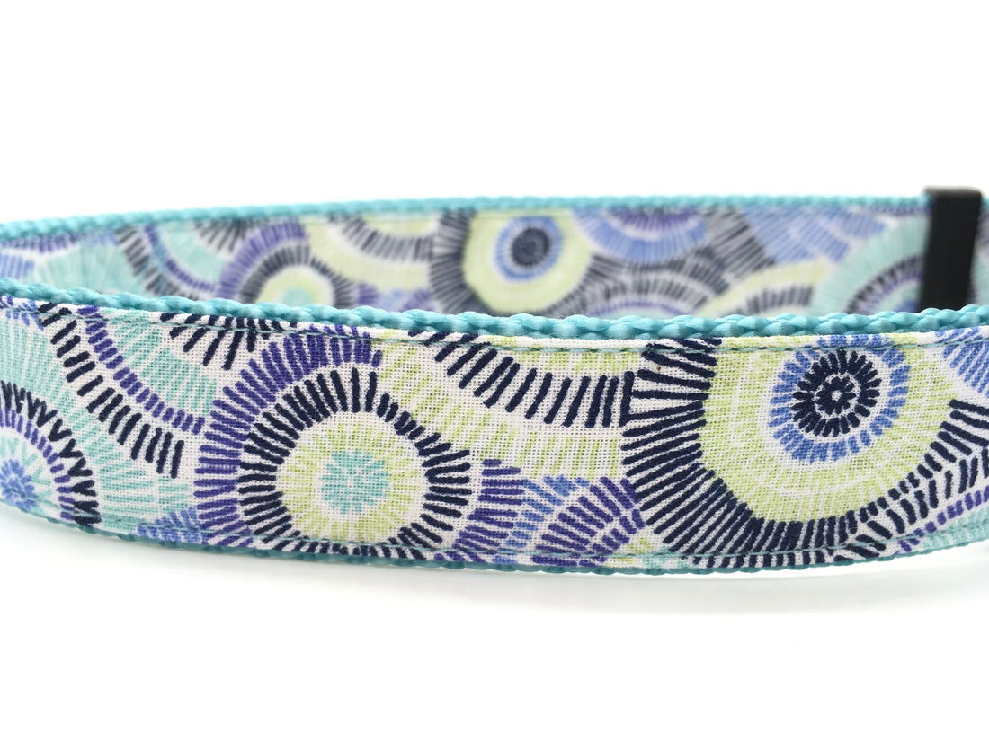Persnickety Pets: Classic dog collar - seaspray on mist, detail
