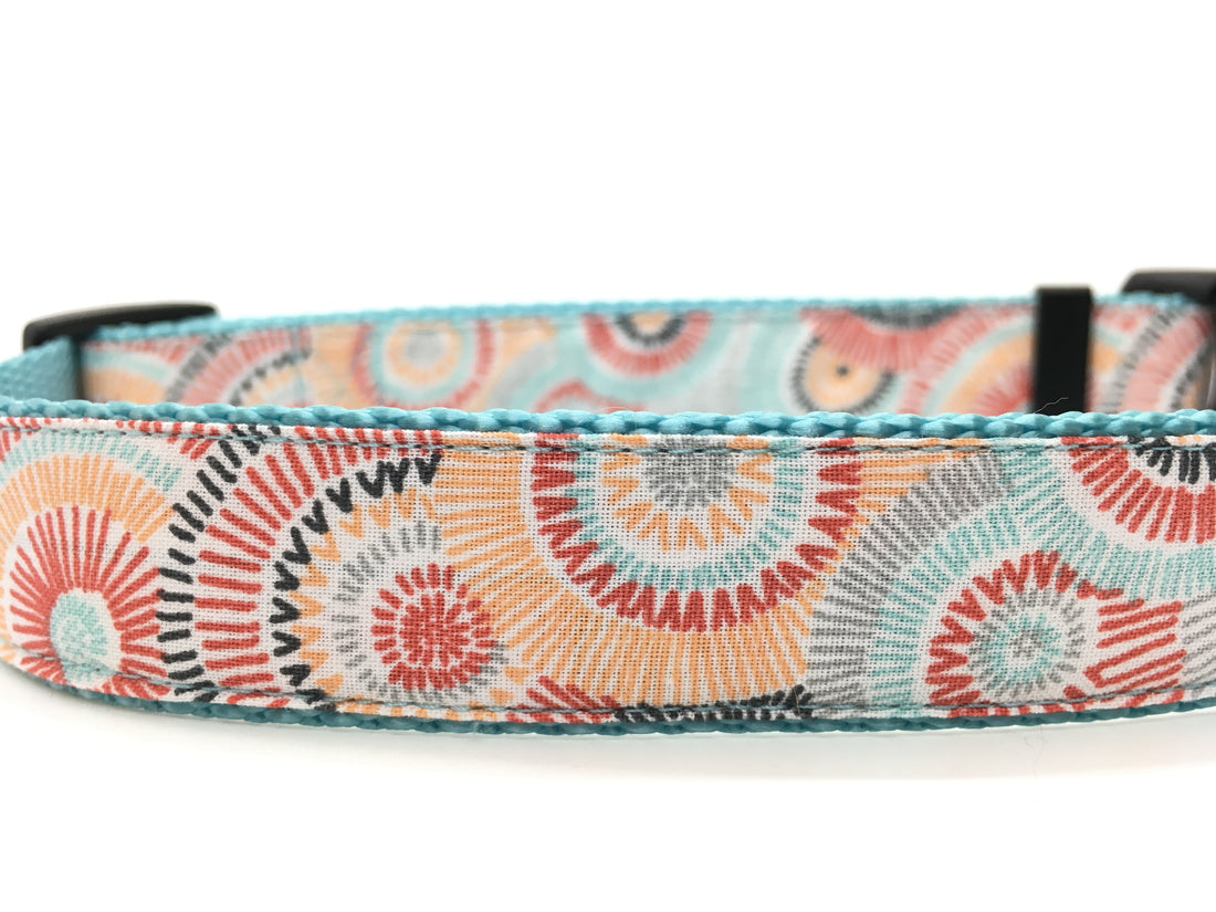 Persnickety Pets: Classic dog collar - sunburst on mist, detail