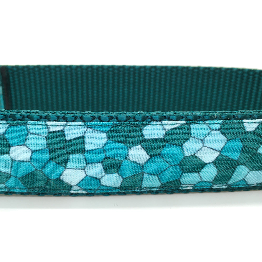 Persnickety Pets: Dragon scales classic dog collar detail